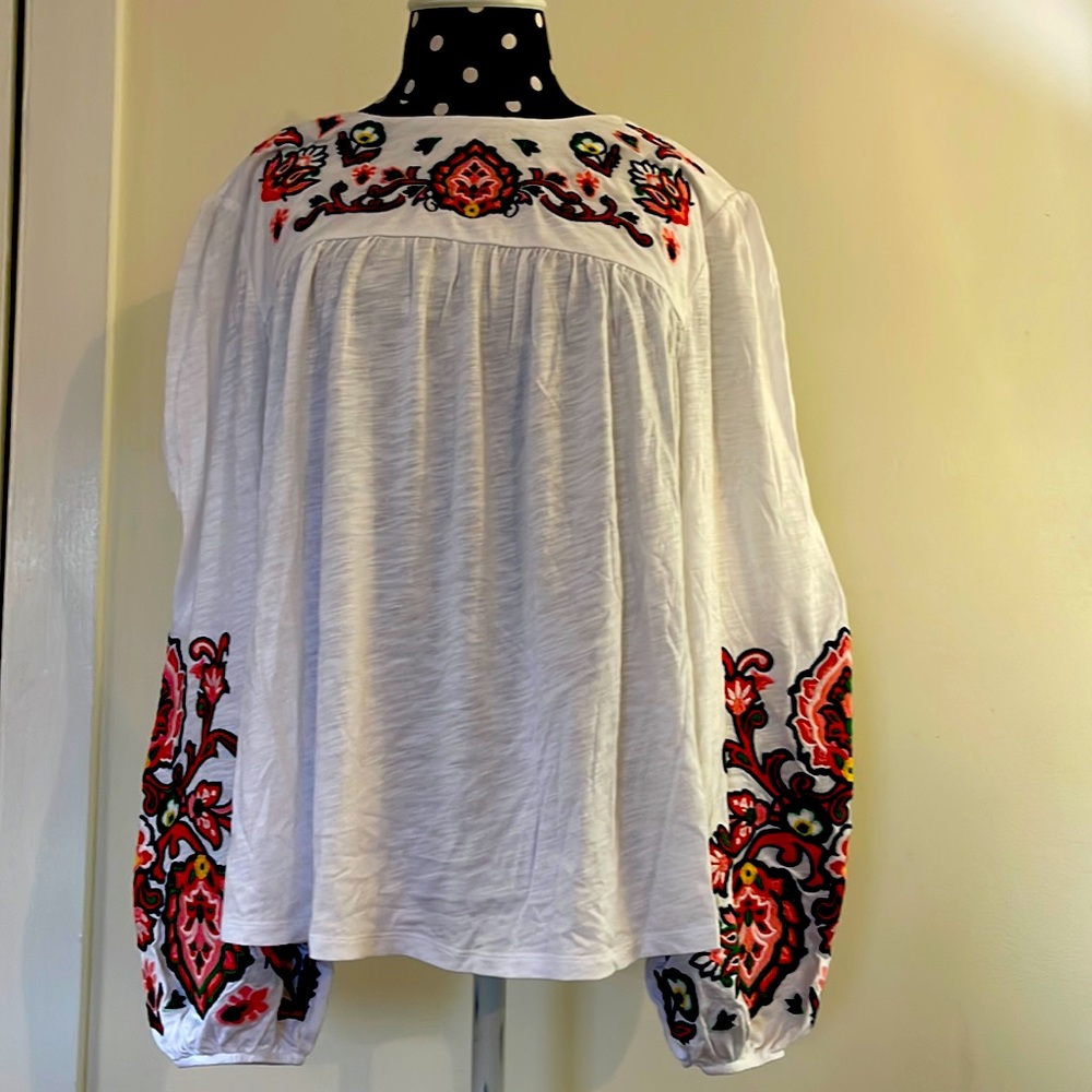 NWT Biden Bright Embroidered Top - US Size 20-22